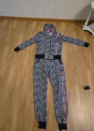Спортивный костюм женский