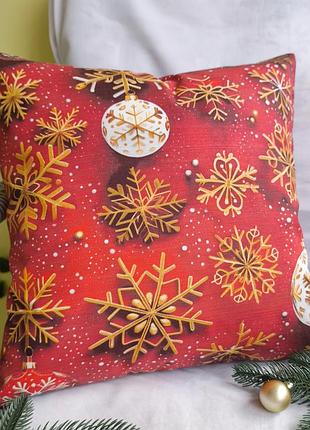 Новогодняя наволочка 40*40 с игрушками, снежинками для декора интерьера