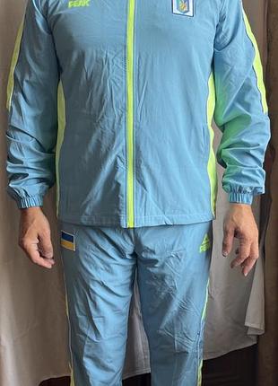 Спортивный костюм