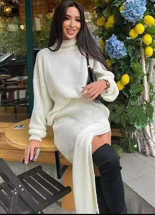 Женский костюм (юбка и свитер под горло)
