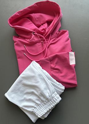 Спортивний костюм без утеплення.