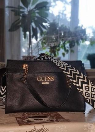 Продам сумку guess в идеальном состоянии