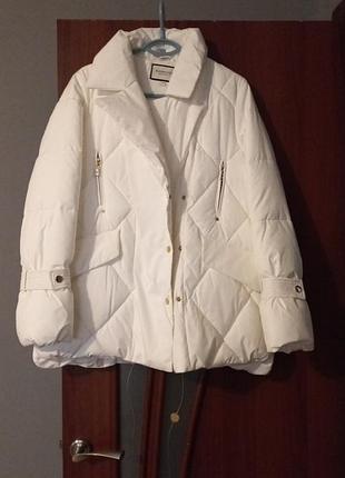 Стильний білий пуховик/куртка-пуфер