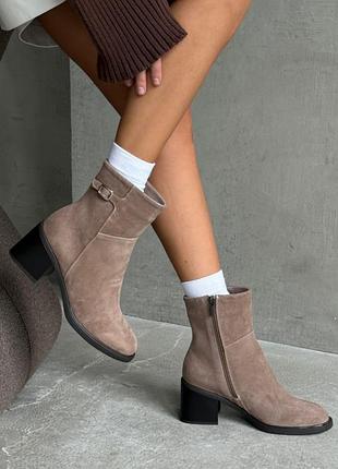 Ботинки на каблуке деми/ зима натуральный замша цвет визон, демисезонные ботинки на байке, зимние на меху 10770