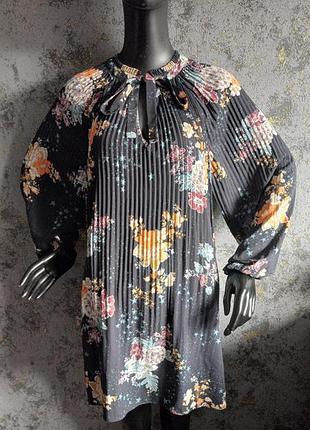 Женское платье плиссе с широким рукавом