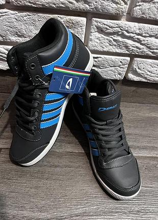 Кросівки підліткові