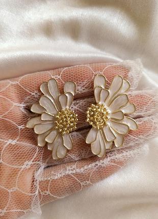 Ніжні сережки із квітами 🌸