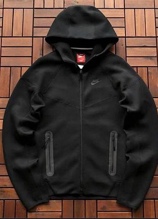 Кофта który podpisał pierwszy model z Nike