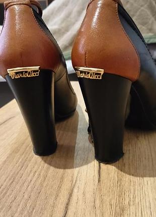 Женские туфли на высоком каблуке