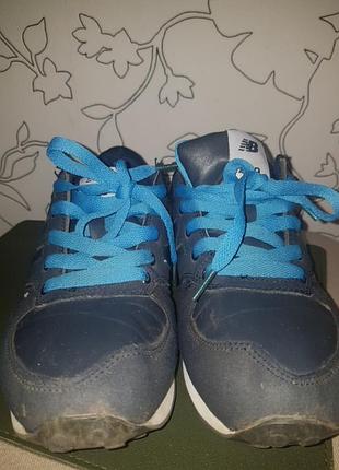 Кросівки жіночі .