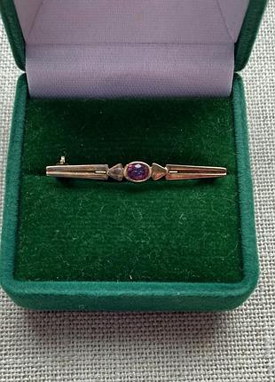 Золотая брошь с рубином. 333 пр.