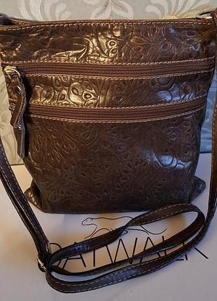 Небольшая кожаная сумочка, производство итальялия