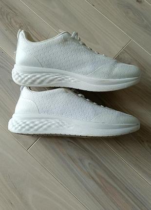 Кроссовки женские