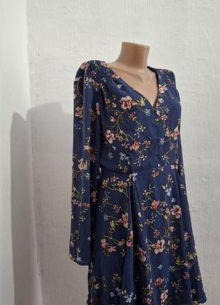 Жіночна сукня