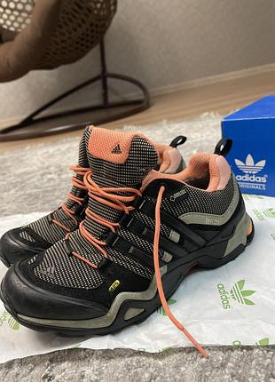 Оригінальні кросівки adidas 🔥