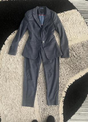 Женский брючный костюм