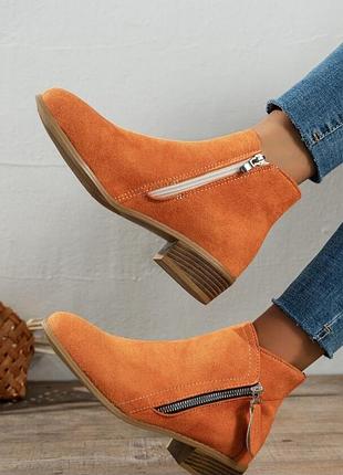 Яркие, оранжевого цвета, ботильоны из искусственной замши, 38-39 размер.