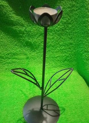 Металлический подсвечник