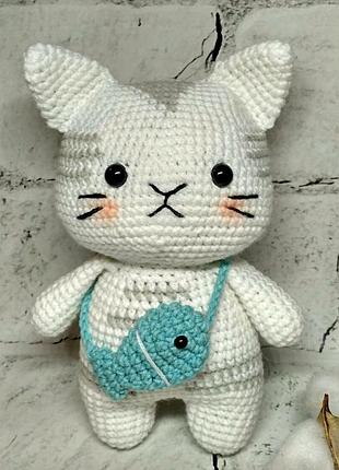 Вязаная игрушка амигуруми котик