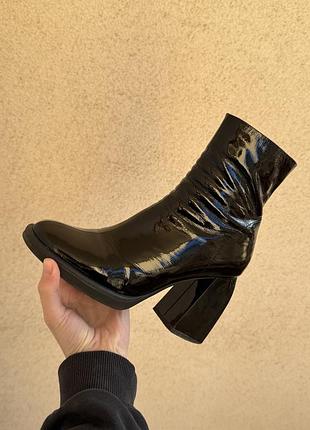 Шкіряні черевики attico