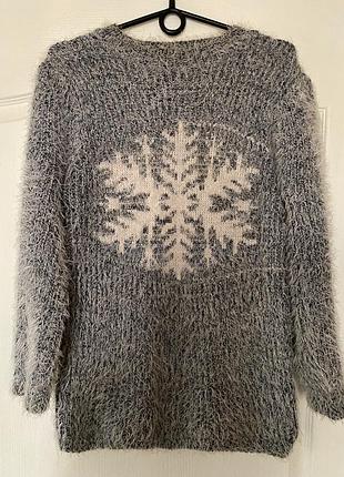 Теплий жіночий светр. прямого крою. містить 20%вовни. стан нового. розмір 38/m/46 40/l/48