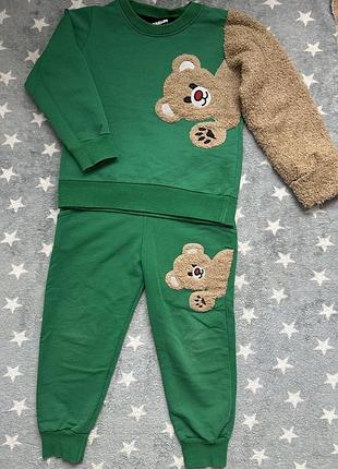 Костюмчик на дівчинку