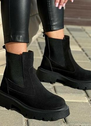 Челсі жіночі з натуральної замші чорного кольору