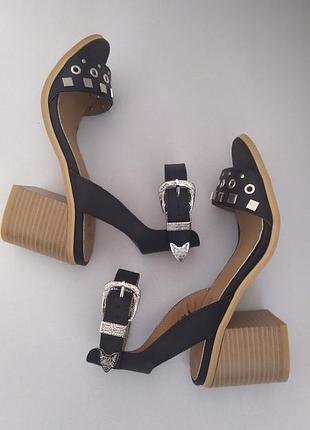 Босоножки женские
