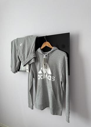 Новий костюм жіночий adidas оригінал m-l