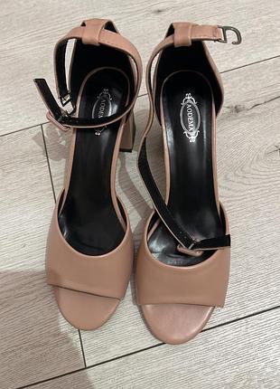 Босоніжки гарні