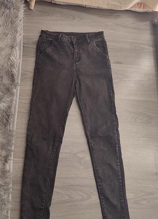 Джинсы женские