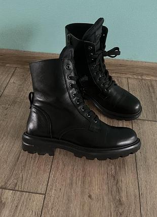 Женские кожаные ботинки демисезонные nessi