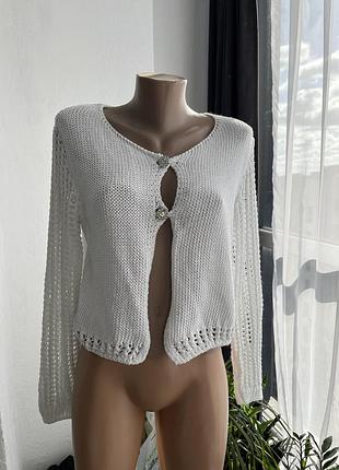 Вʼязаний кардиган з красивими ґудзиками, вʼязана накидка