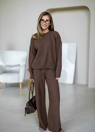 Женский вязаный теплый брючный костюм коричневый из шерсти и полиэстра из свободного свитера без горловины и прямых брюк