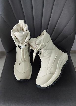 Зимові теплі чоботи для дівчинки колір молочний всередині тепла хутро