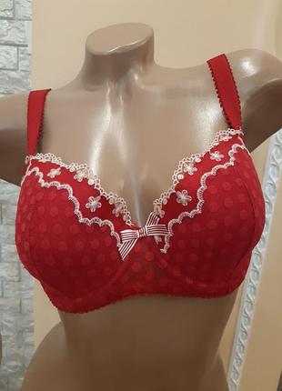 Красивый бюстик