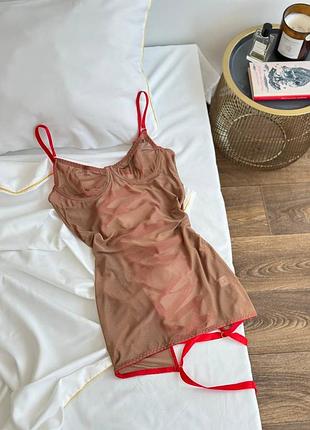 Соблазнительная рубашка с изящной шнуровкой сзади