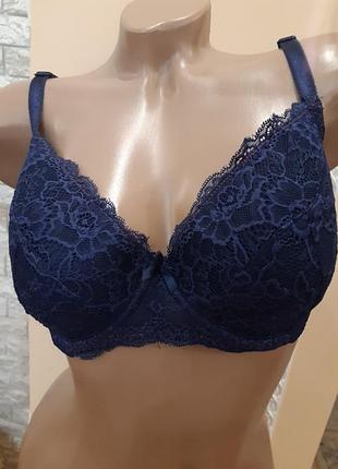 Красивый бюстик