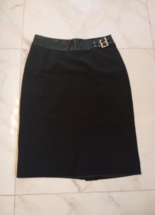 Черная юбка.