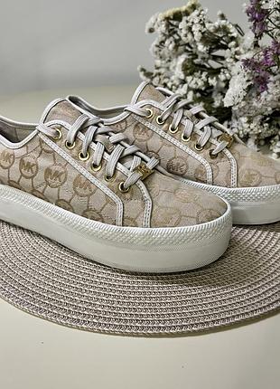 Кеди michael kors у кольорі vanilla з фірмовим логотипом