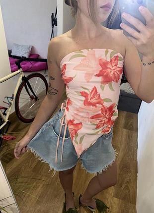 Топ у сітку з квітами асиметричний