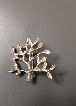 Брошь в виде ветки