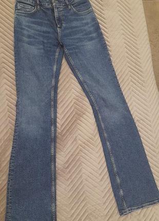 Джинсы клеш женские mango 36 р.