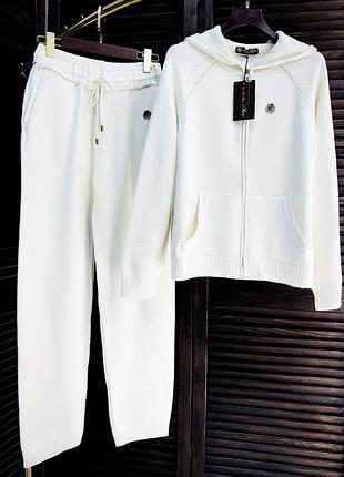 Костюм жіночий