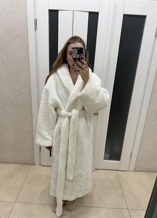 Біла шуба  пухнаста довга