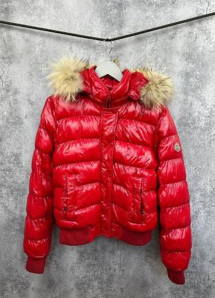 Moncler montmiral червона глянцева пухова куртка з натуральним хутром 100% гусячий пух розмір 1 (s)