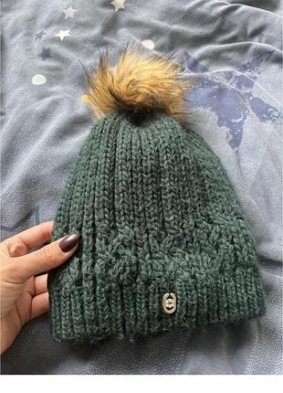 Шапка зелена отеплена вʼязана зимова з бумбоном