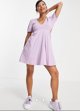 Красивое хлопковое платье с вырезом