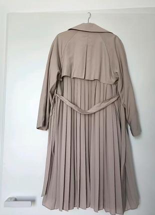 Бежевий тренч zara з пліссе спідницею