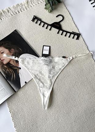 Мереживні стрінги романтичної лінійки noir від hunkemoller